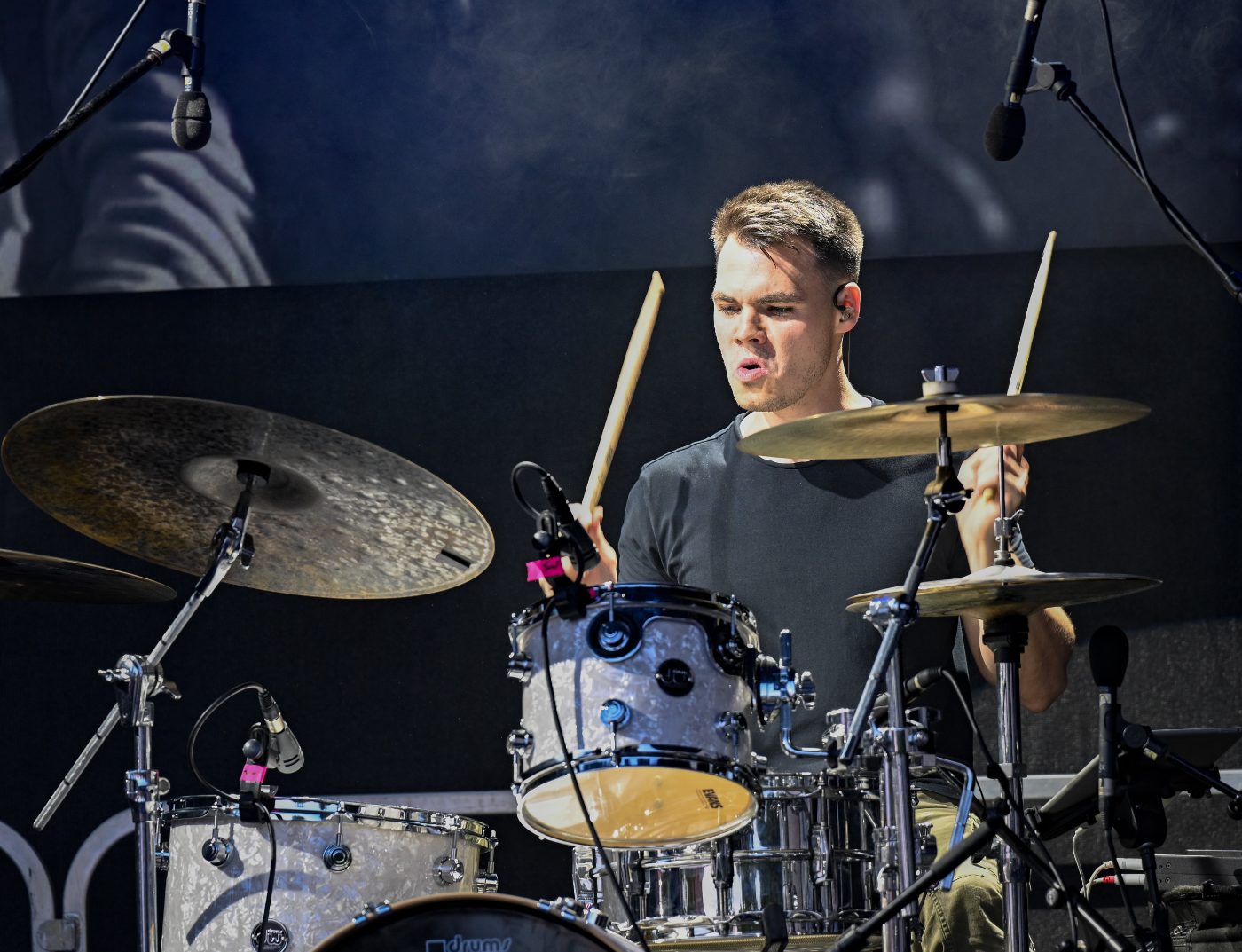 Dennis Aubele live am Drumset