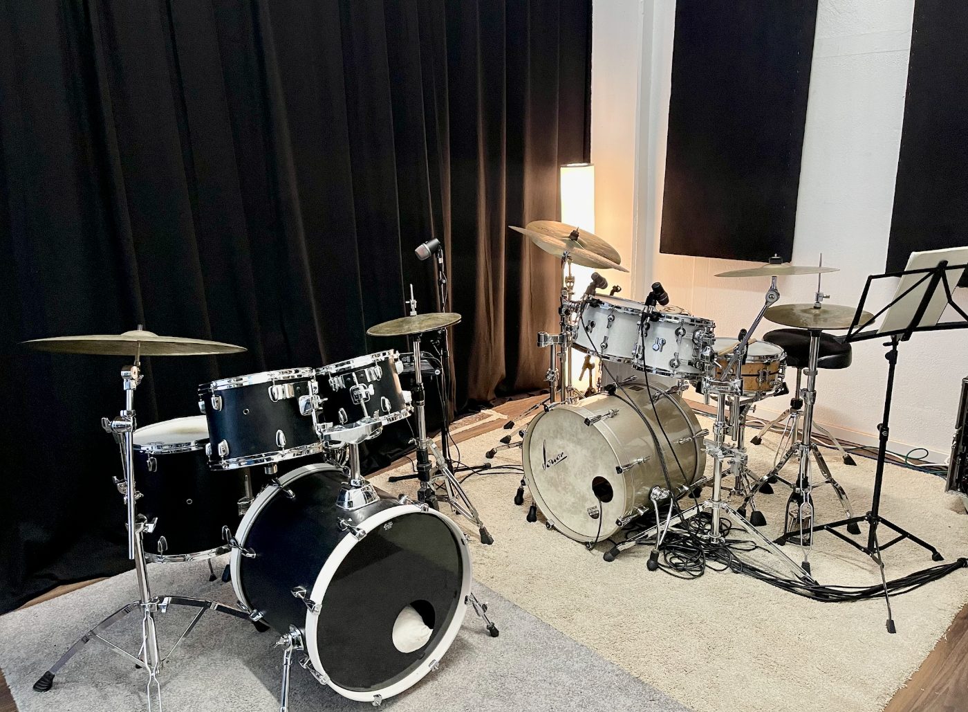Unterrichtsraum in Remseck am Neckar mit zwei Drumsets